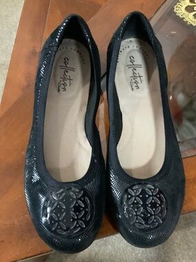 Clarks Gracelin Lola Black Leather Ballet Flats Comfort Medallion Shoes Size 6
